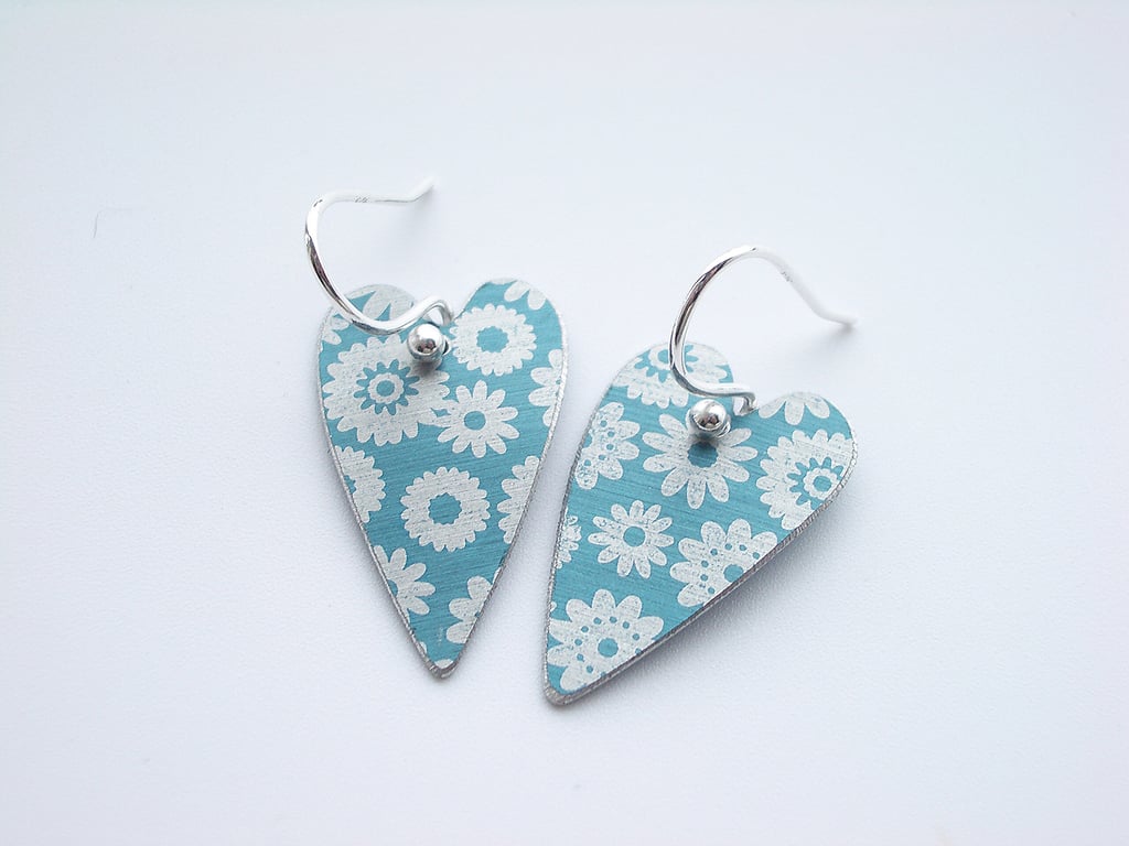 Heart earrings in blue with printed flowers