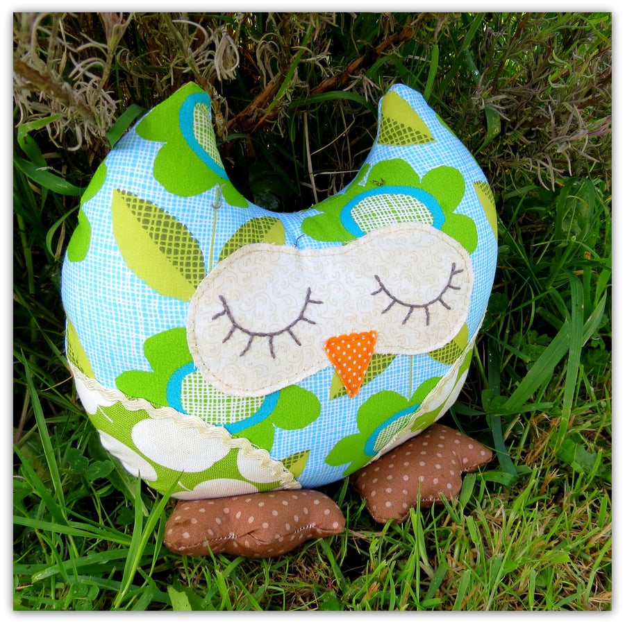 Apple, a sweet little owl doorstop, owl bookend.  Made with organic cotton.