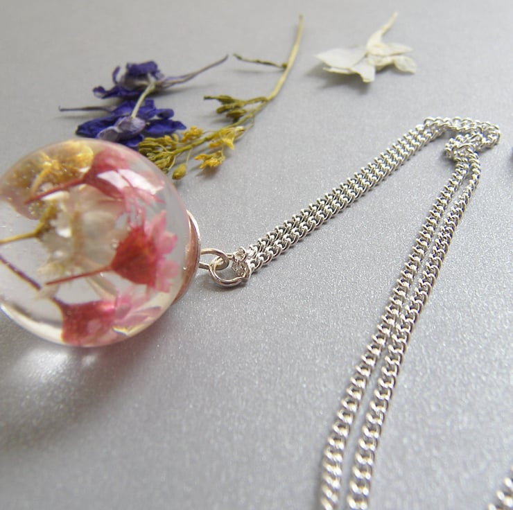 Daisy Flower Necklace, Resin Real Flower Globe Folksy