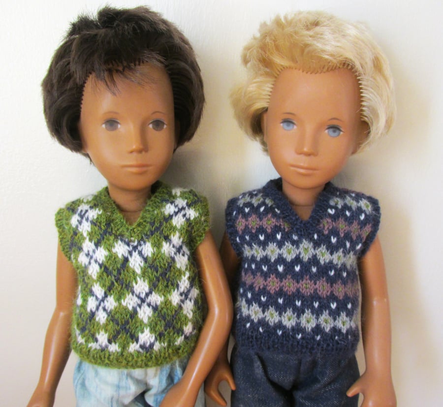 Hand Knitted Sleeveless Sweater for Sasha Doll, Argyle Pattern Jumper