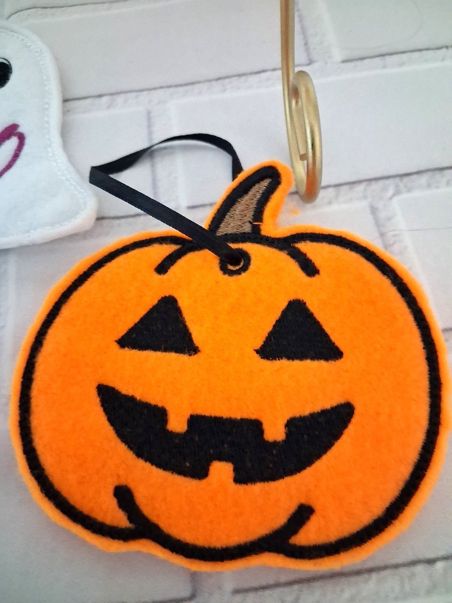 HALLOWEEN HANGING PUMPKINS