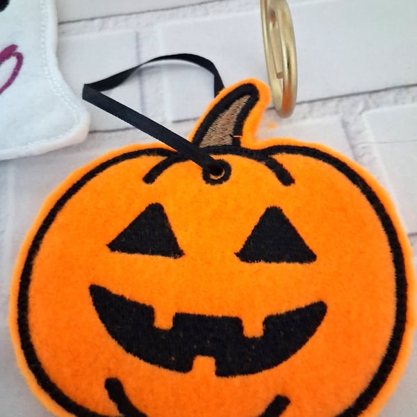HALLOWEEN HANGING PUMPKINS