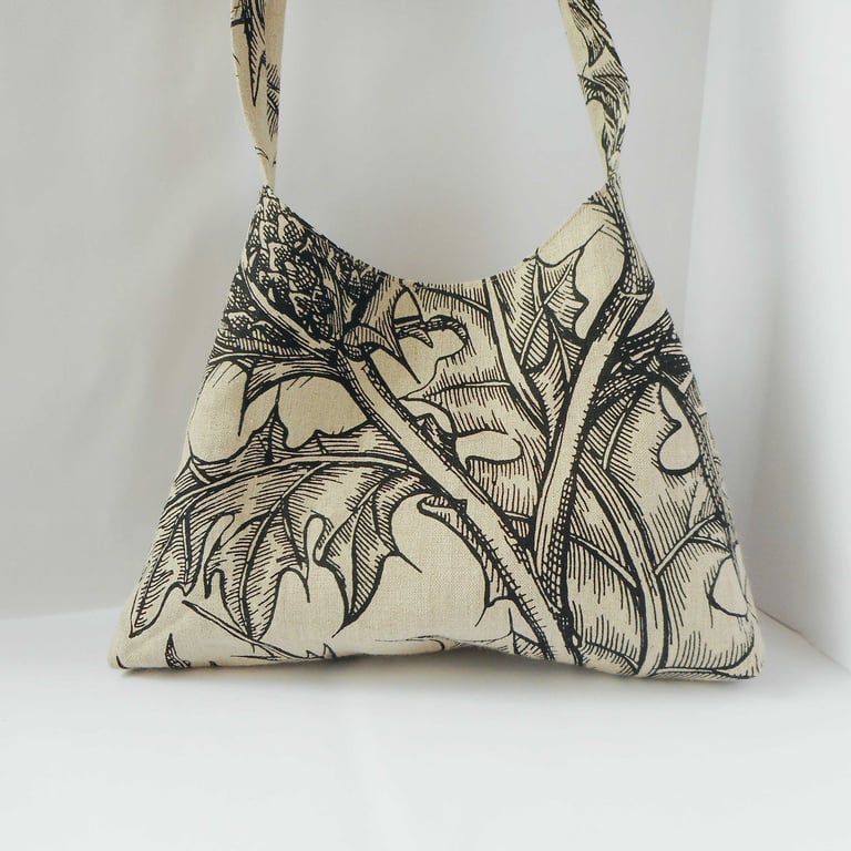 Pyramid shaped shoulder bag in Timrous Beastie Linen