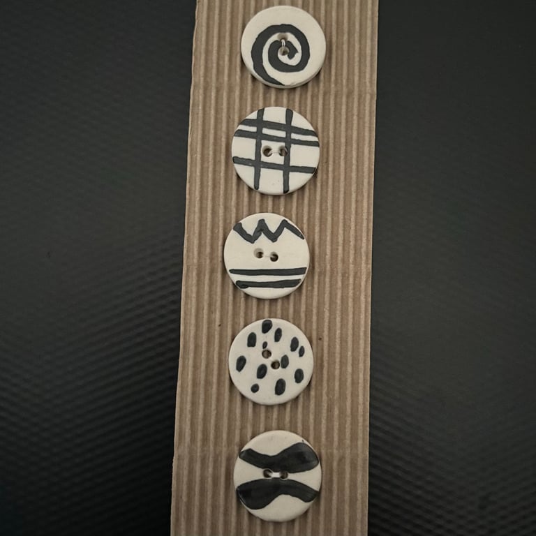 Circle Ceramic Buttons- set of 5 - Black & white mixed geometric patterns 