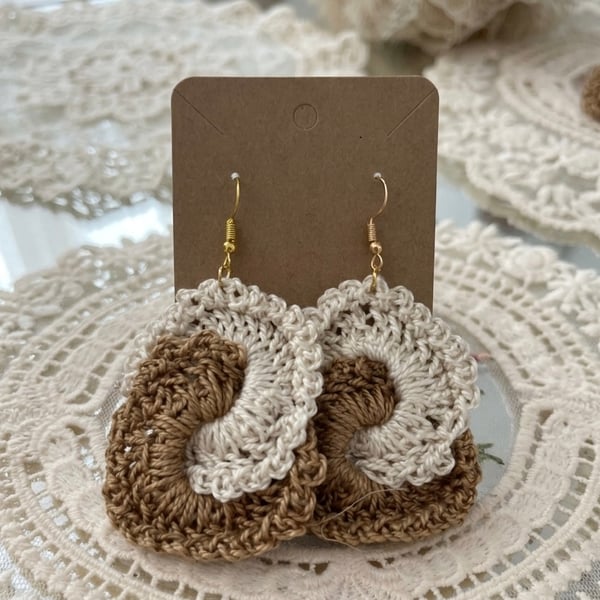 Crochet Earrings cream and gold 