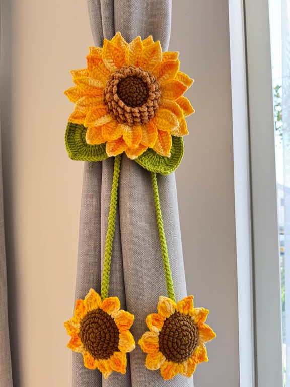 Handmade Crochet Sunflower Curtain Tieback,sunflowers,home decor 