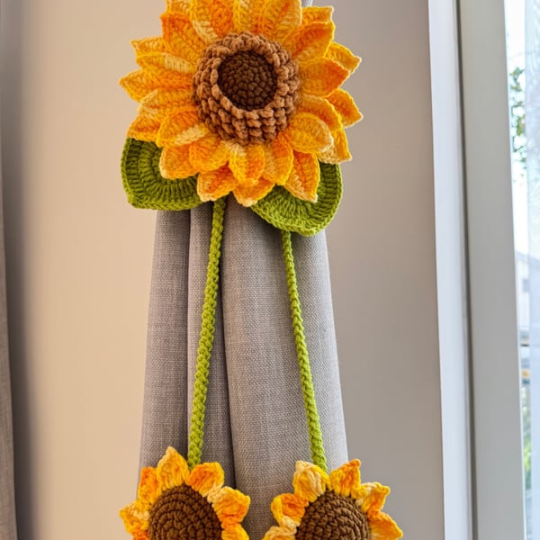 Handmade Crochet Sunflower Curtain Tieback,sunflowers,home decor 