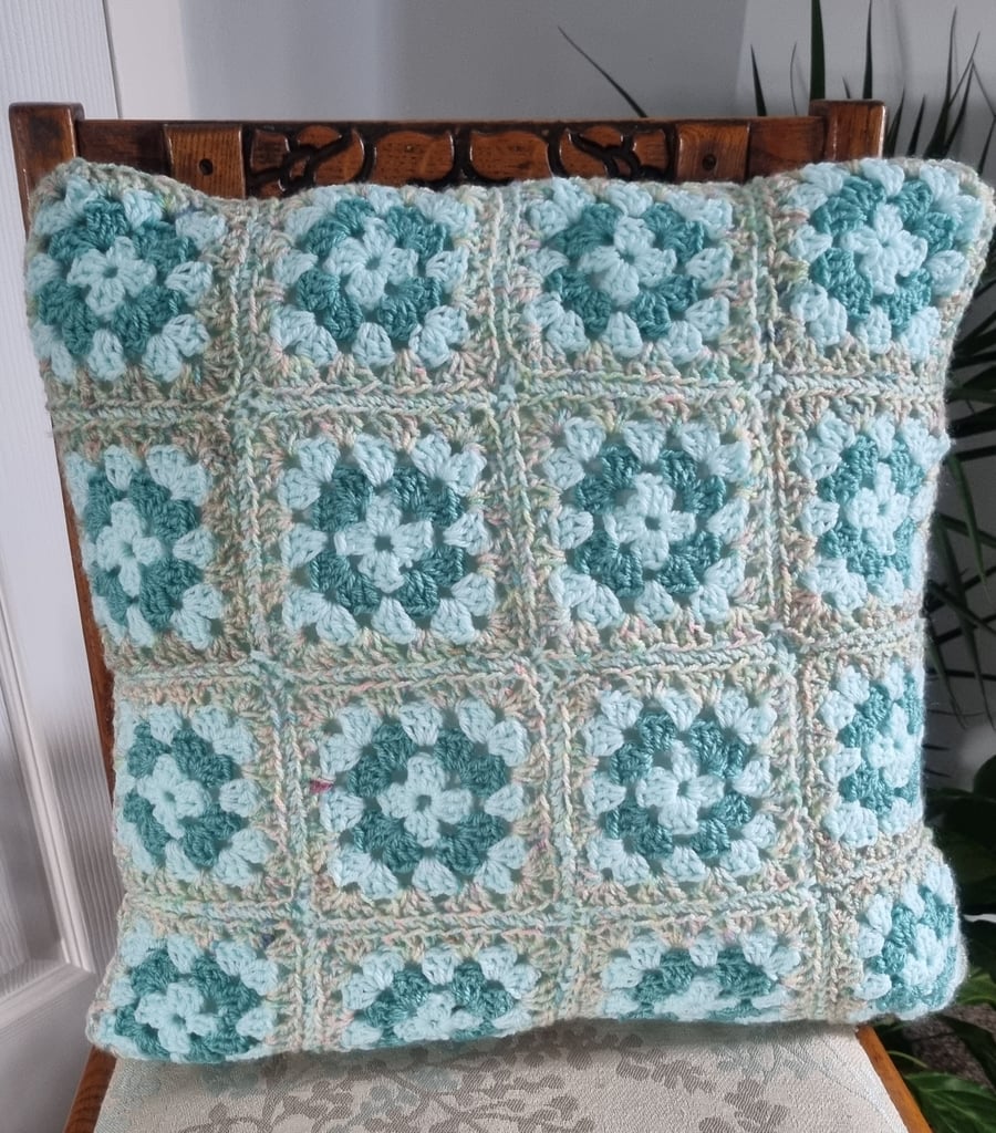 Crochet cushion cover, reversible pattern 