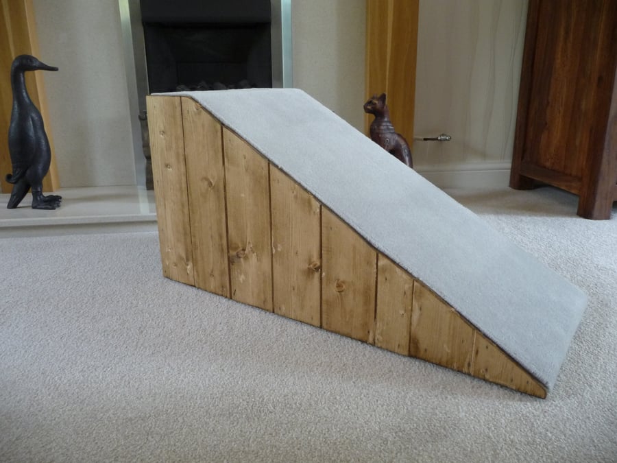 32cm H. x 65cm L. Pet Ramp with Oak Stain Wood SidesPale Grey Carpet to Ramp