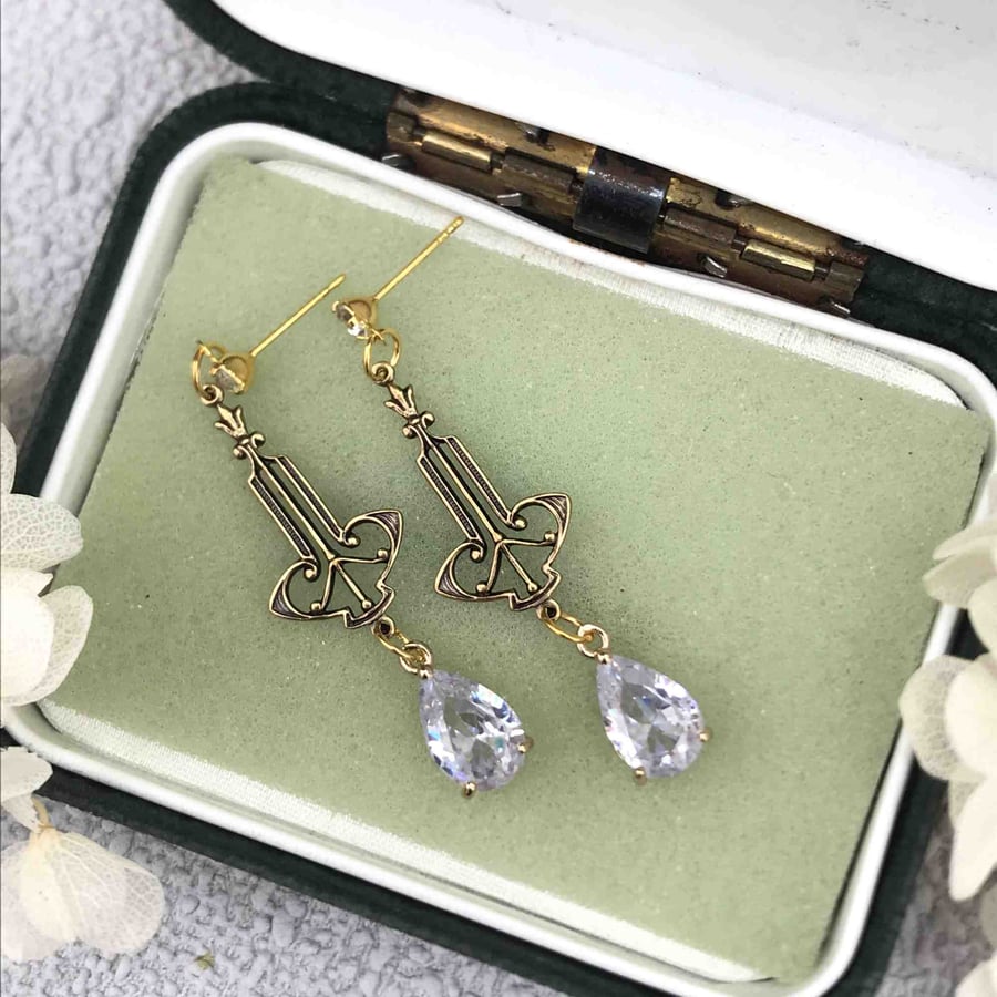 Vintage Style Antique Gold and Clear Glass Crystal Drop Earrings