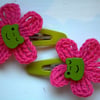 A pair of hair clips with crochet flowers baby PINK lilly, green frog
