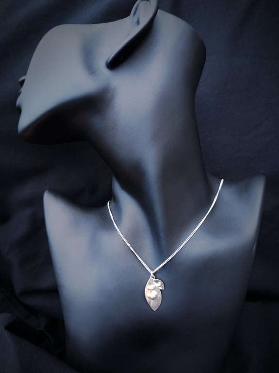 Sterling silver pendant with leaves