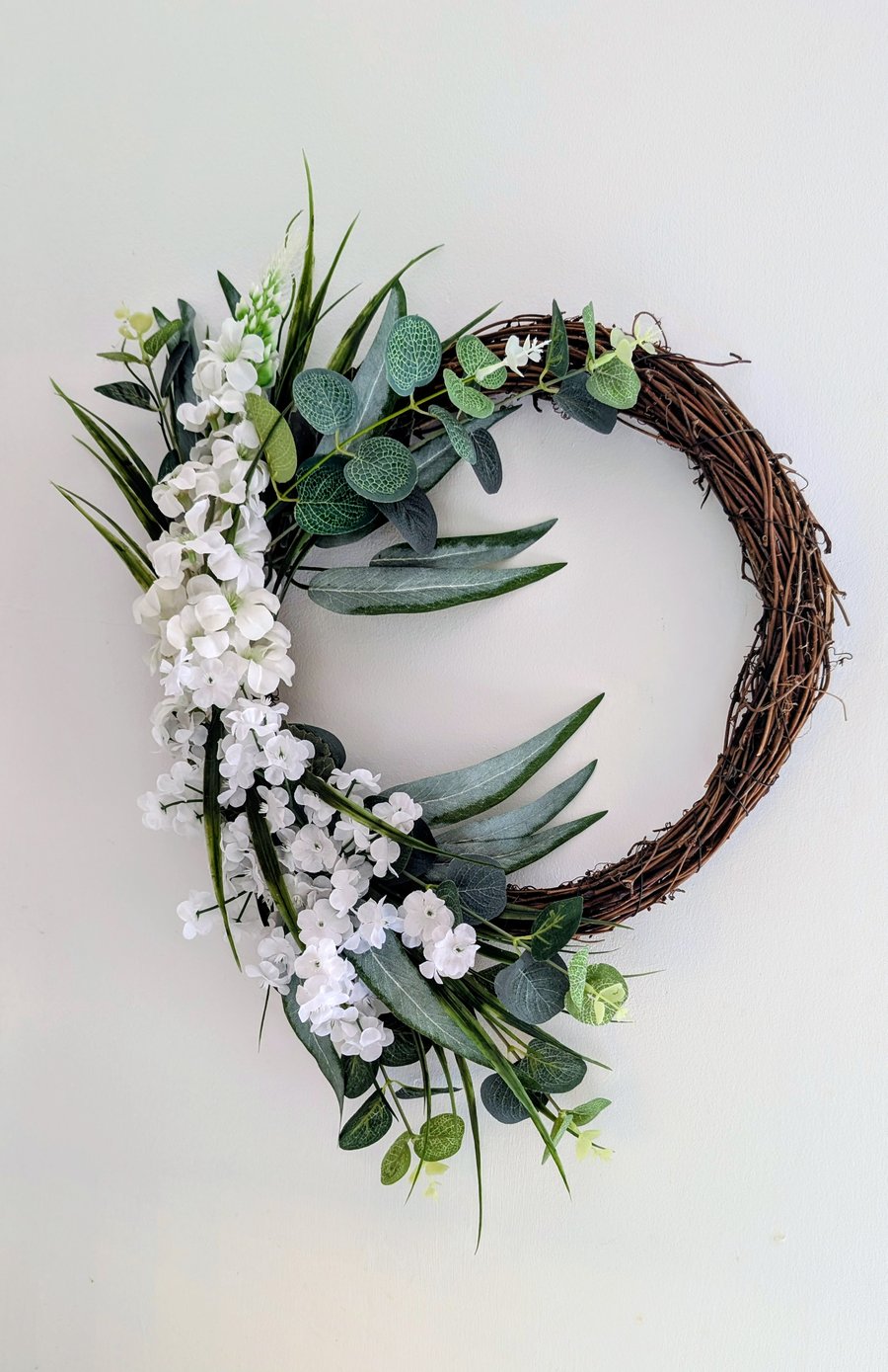 White wild flower wreath 