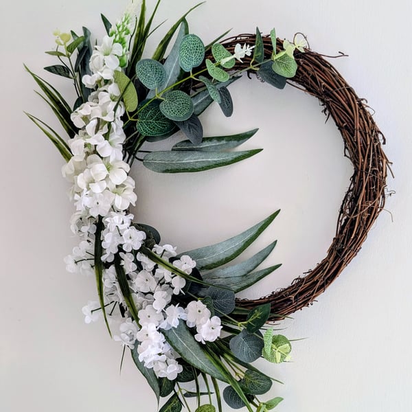 White wild flower wreath 