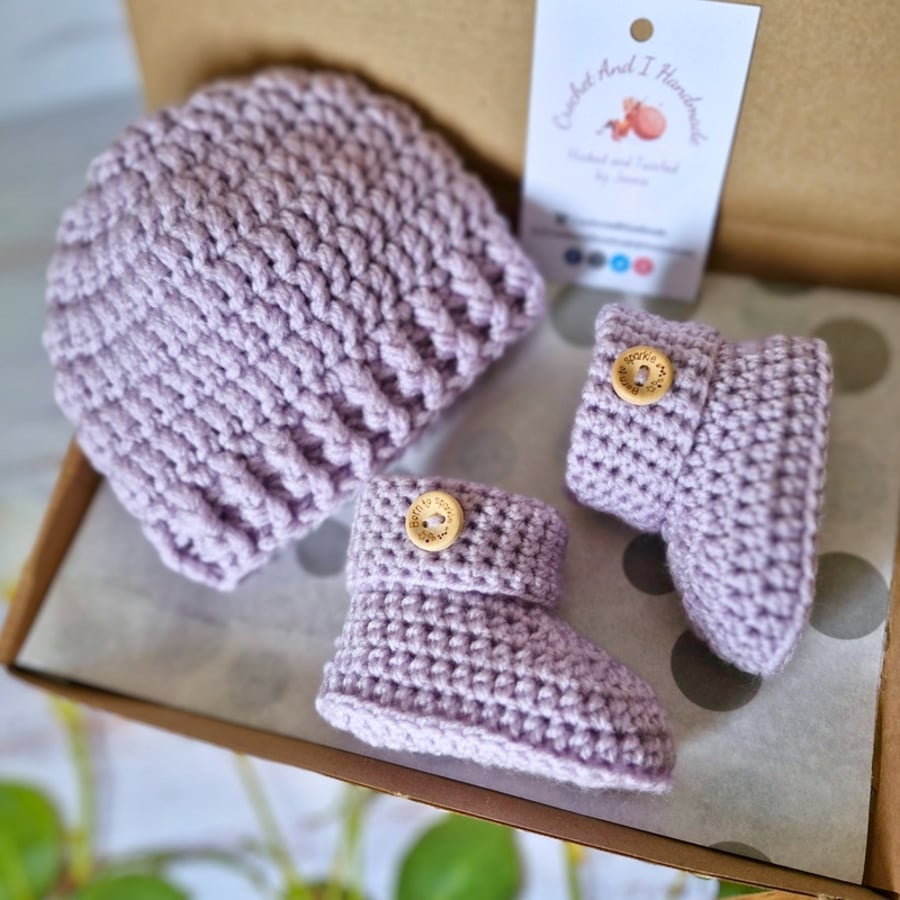 Crochet Baby Gift Set – Beanie Hat and Booties with ‘Born to Sparkle’ Buttons