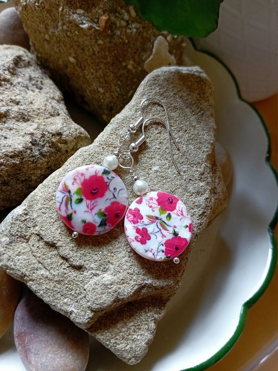 Poppy MoP Shell Earrings