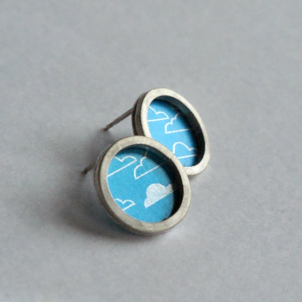 Blue cloud pattern studs - silver circle