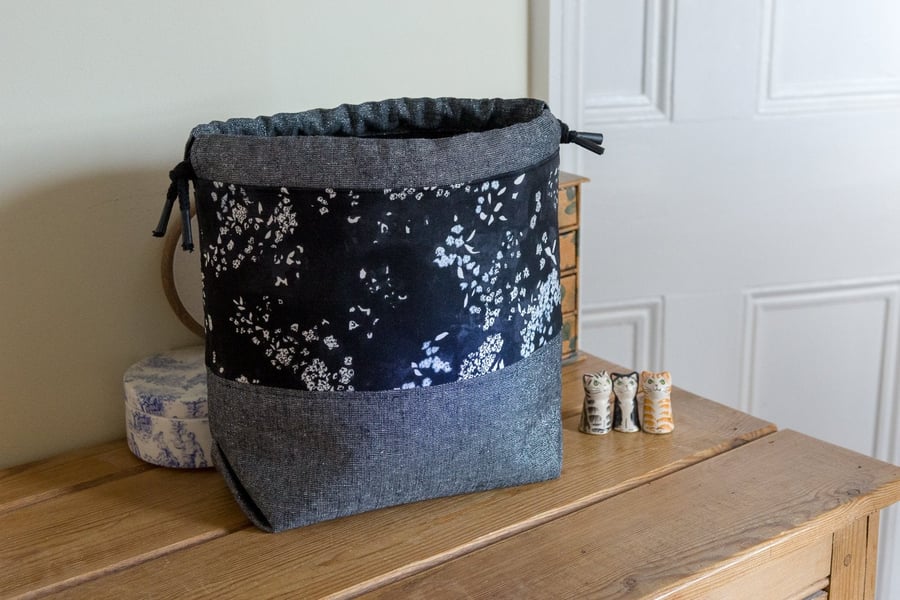 Drawstring project bag made with elegant monochrome fabrics in glamorous shades 