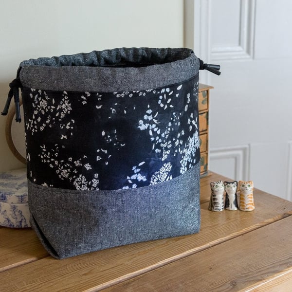 Drawstring project bag made with elegant monochrome fabrics in glamorous shades 