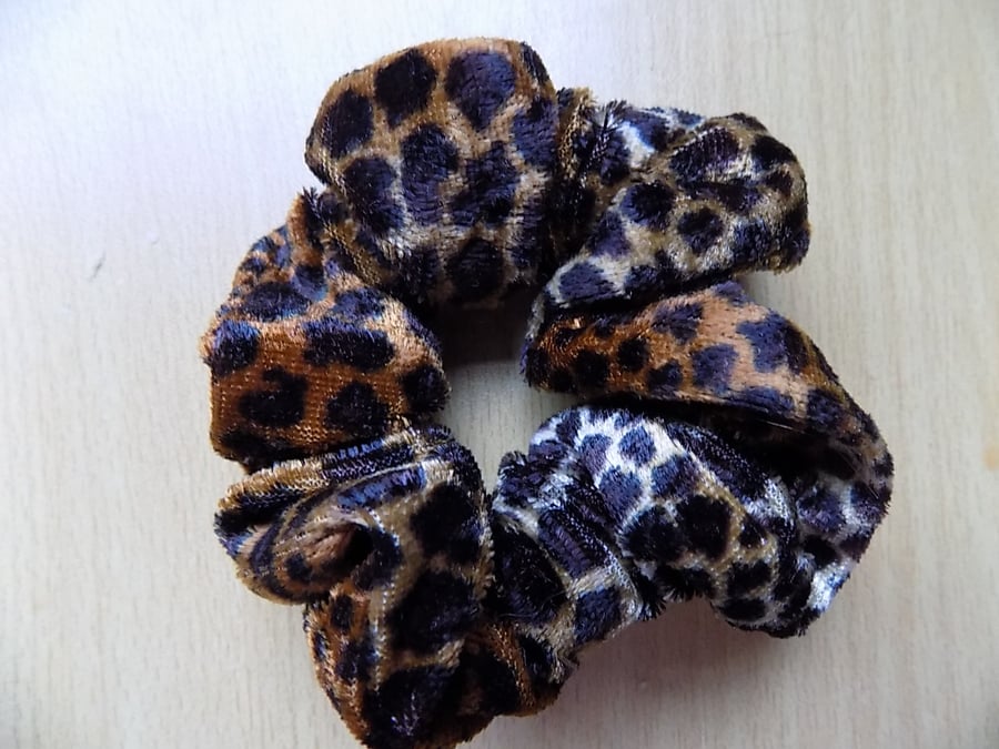 leopard print hair scrunchie  (125)