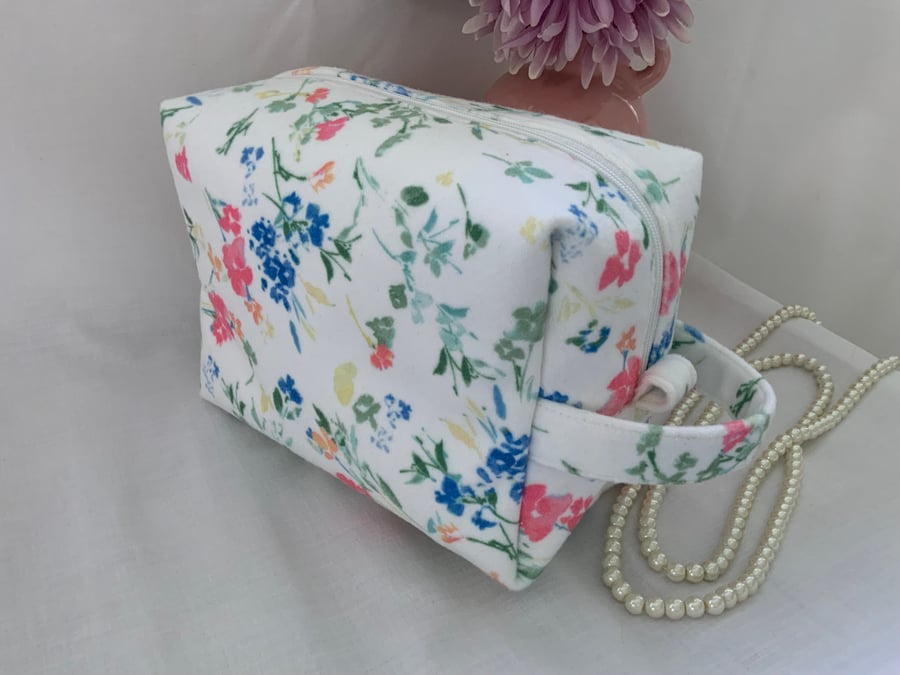 Boxy Toiletry Bag with Handle, Square Cosmetic Bag, Make Up Bag, Travel Bag