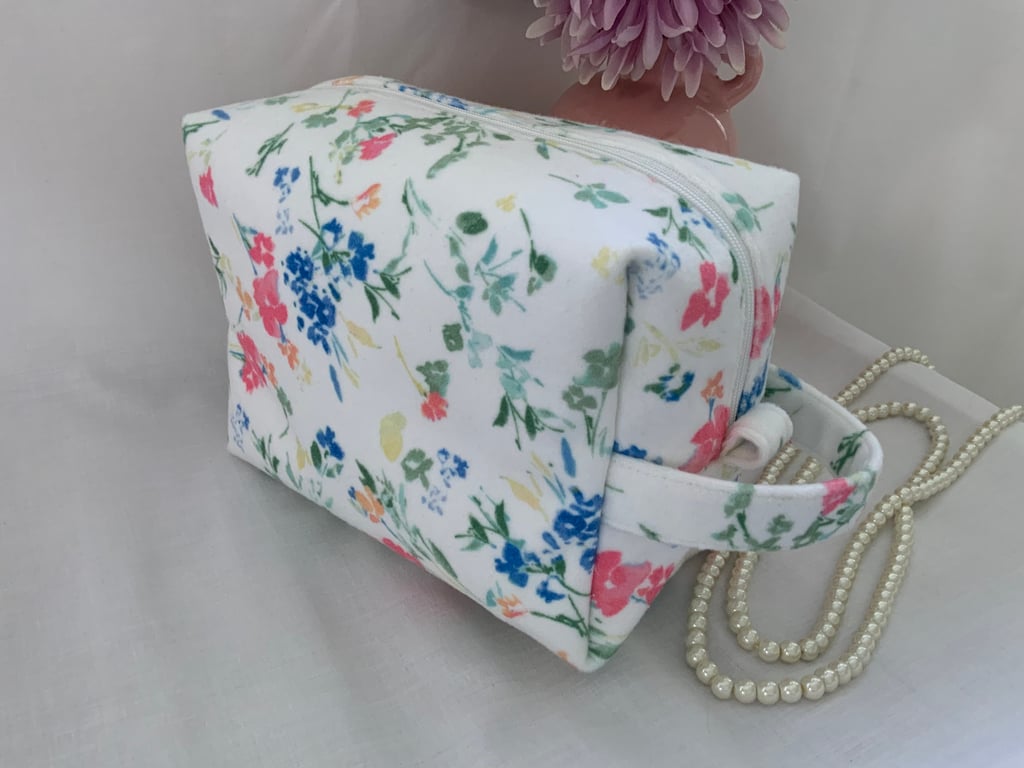 Boxy Toiletry Bag with Handle, Square Cosmetic Bag, Make Up Bag, Travel Bag