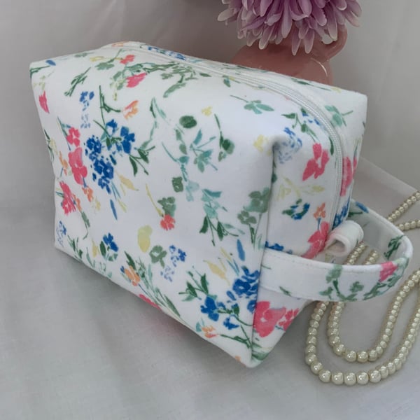 Boxy Toiletry Bag with Handle, Square Cosmetic Bag, Make Up Bag, Travel Bag