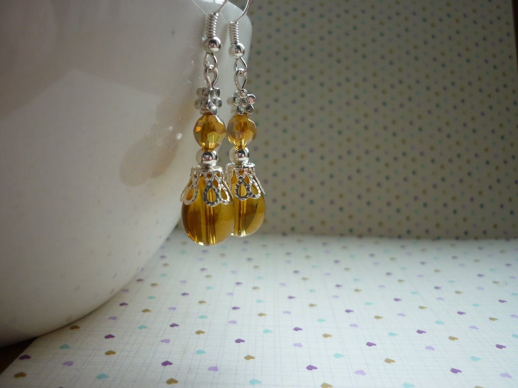 TOPAZ AND SILVER DANGLE EARRINGS.