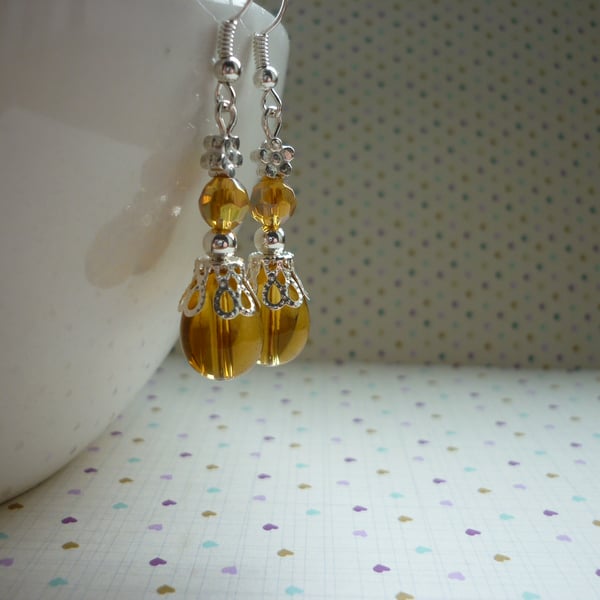 TOPAZ AND SILVER DANGLE EARRINGS.