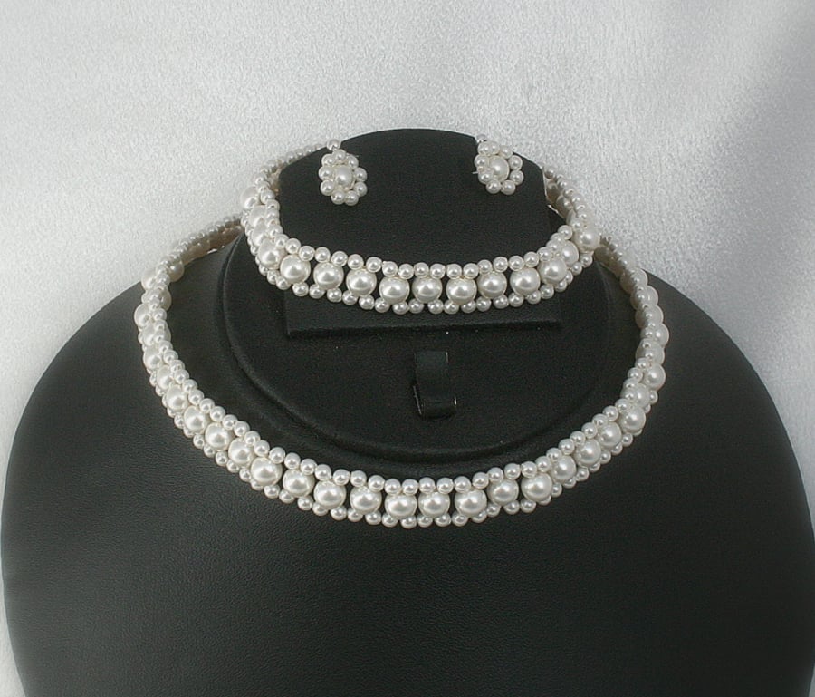  Swarovski pearl choker necklace with matching bracelet and stud earrings