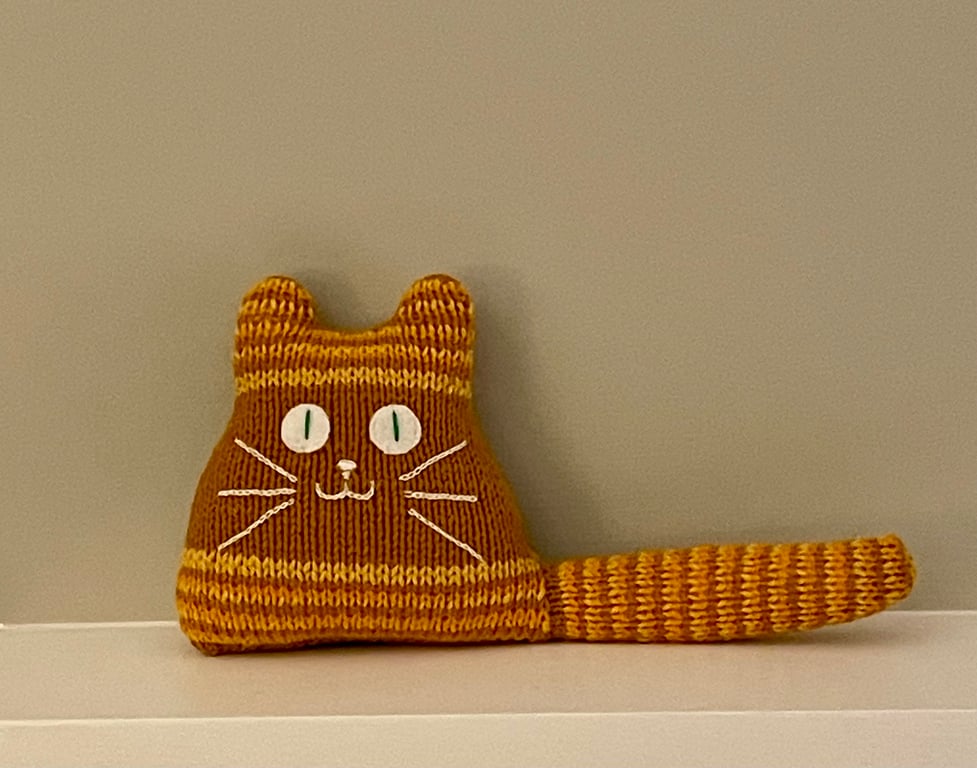 Hand knitted kitten fall decor - Cat lover gift - Friendship token 