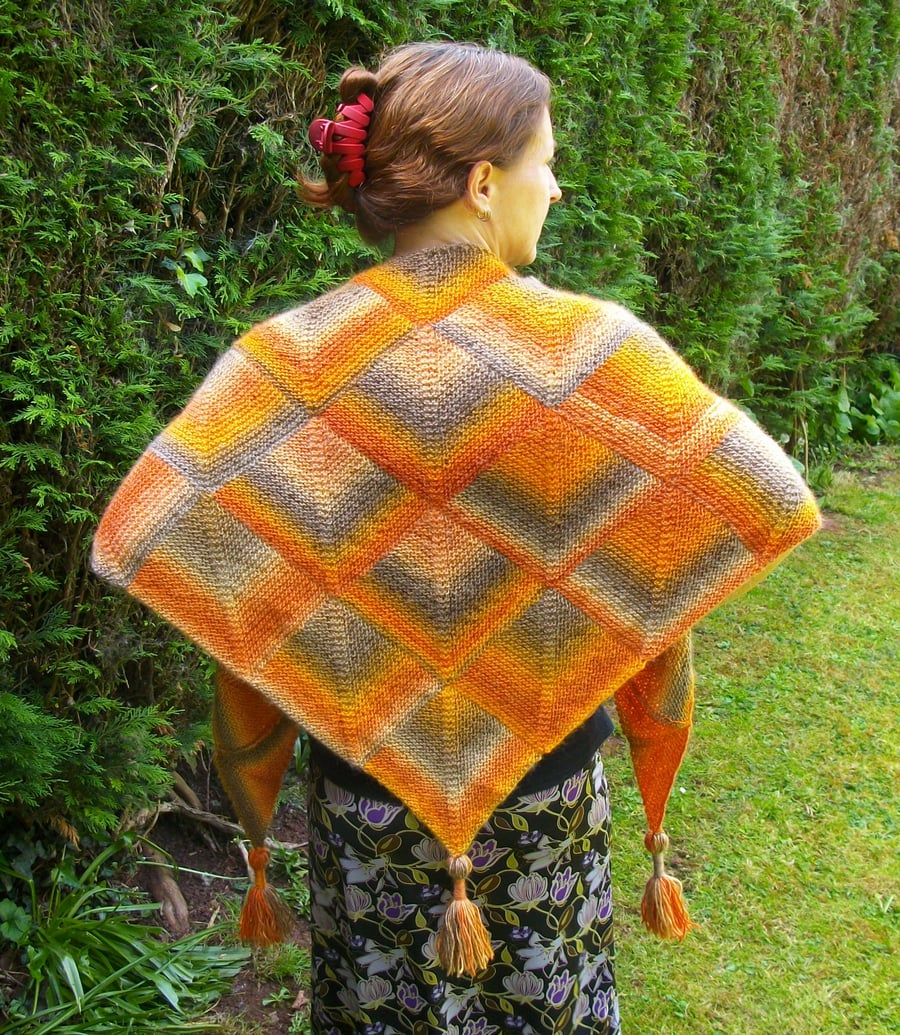 Triangular Shawl Pattern. Knitting Pattern