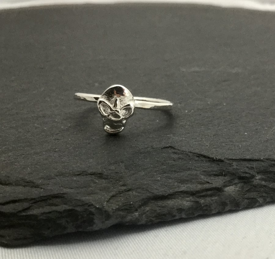 Sterling silver hammered band skull ring