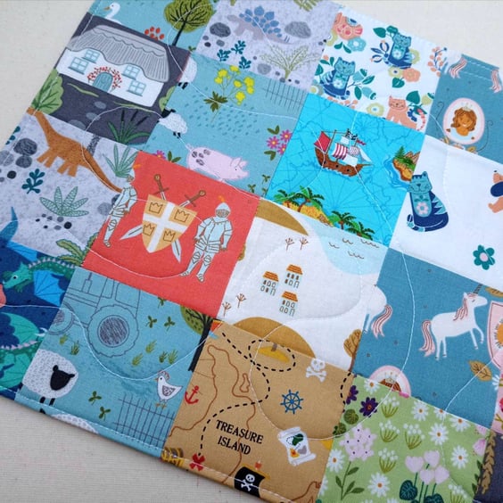 I spy game gift for child - reversible activity play mat