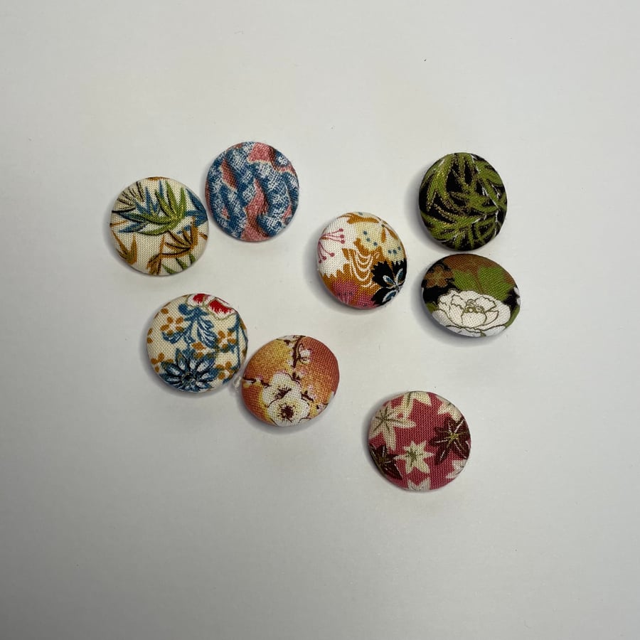 Set of 8 hand made covered buttons