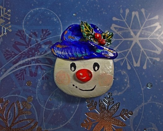Christmas SNOWMAN IN HOLLY HAT BROOCH Festive Lapel Pin HANDMADE HAND PAINTED