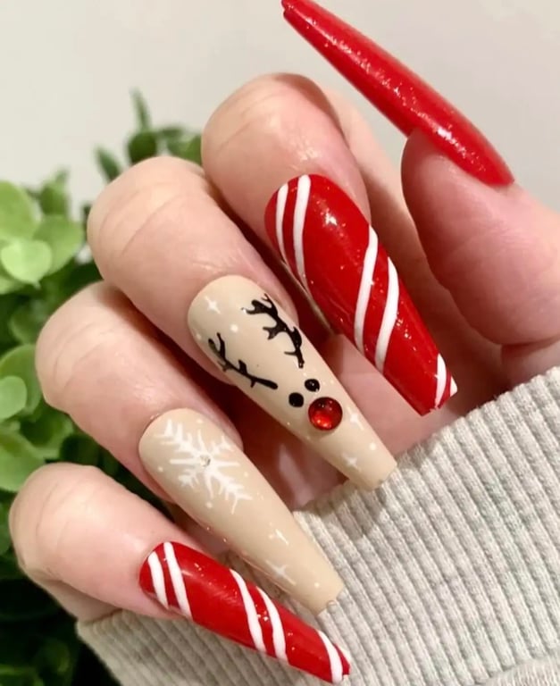 Christmas red hand painted false nails set 