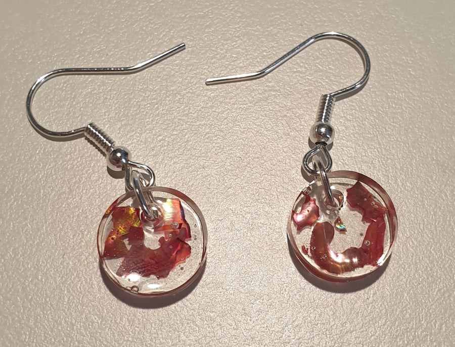 Round red mother of pearl resin earrings