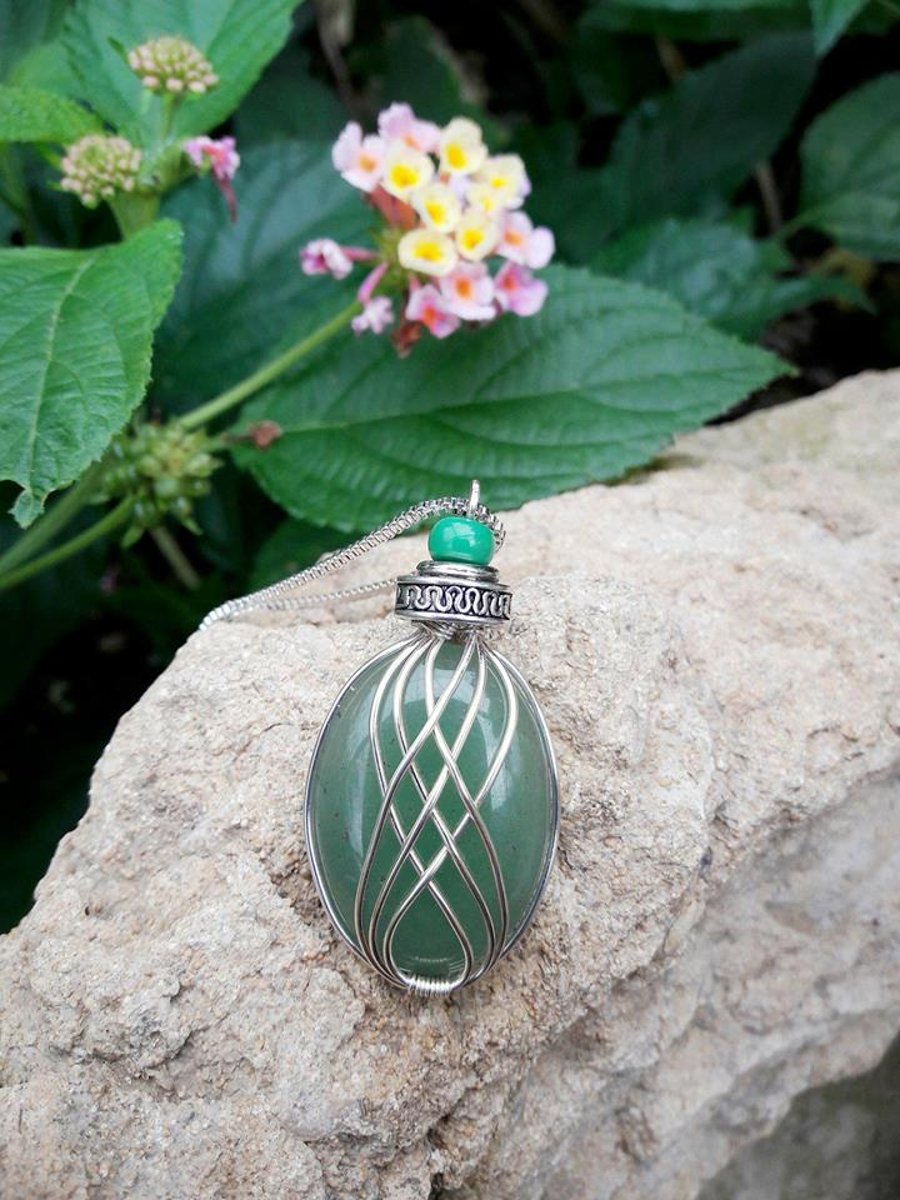 Celtic Style Aventurine Wirework Pendant Necklace