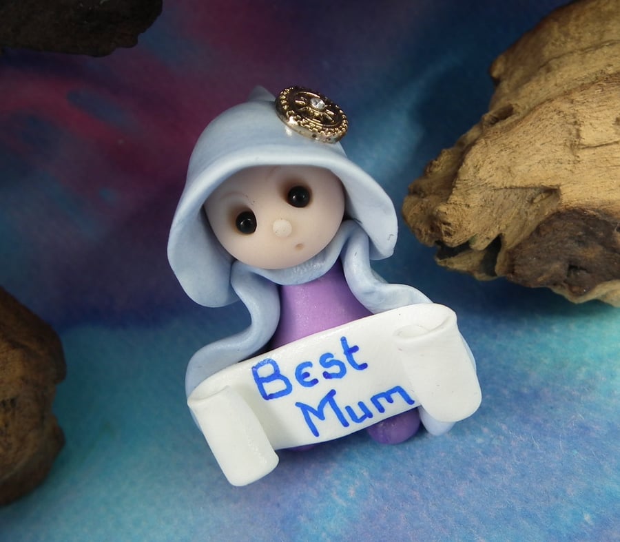 Tiny 'Min' Mother's Day Gnome with 'Best Mum' banner OOAK Sculpt by Ann Galvin