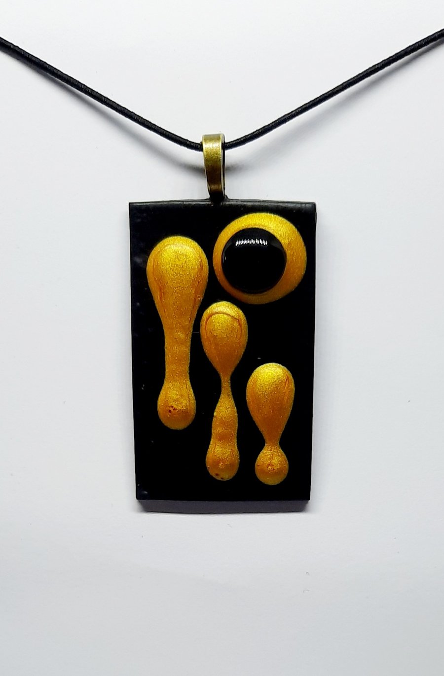 Modern cabochon pendant 