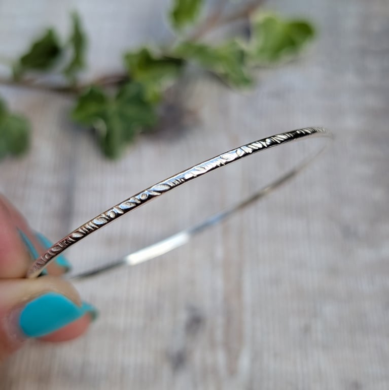 Sterling Silver 'Meadow' Patterned 2mm Bangle - JBJ5021