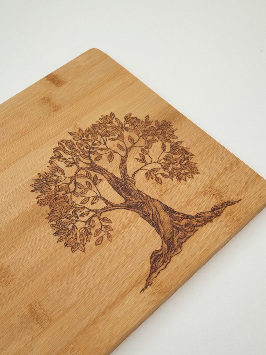 Wooden chopping board kitchen gift - pyrography tree design 
