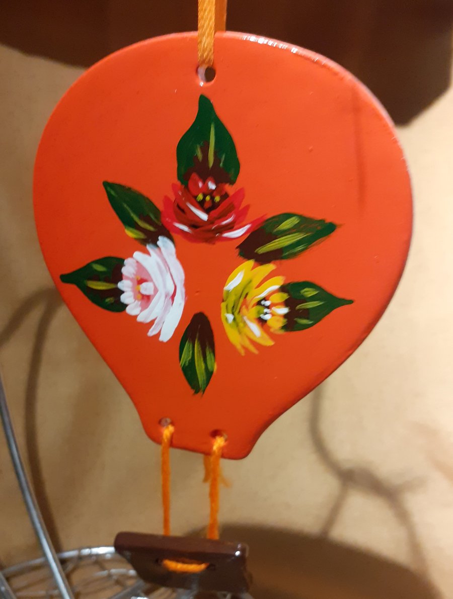 Ceramic hot air balloon hanging decoration with canal art style roses