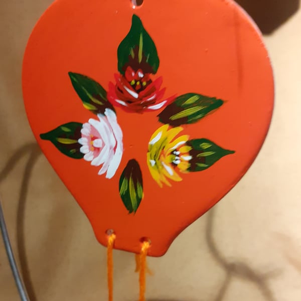 Ceramic hot air balloon hanging decoration with canal art style roses