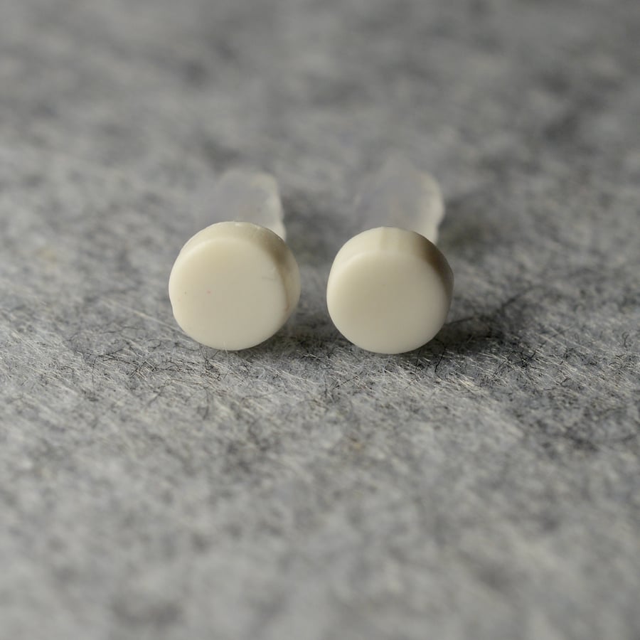 Small Simple White Earrings 