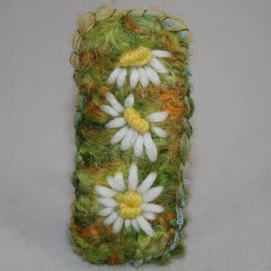 Embroidered Brooch - Daisies on Green