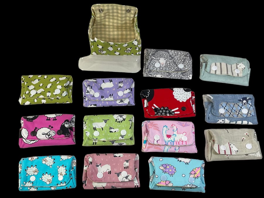 Small box shaped Coin purse with sheep and cats, fold up small cats notions pouc