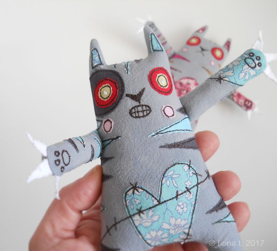 freemotion embroidered cute zombie kitten pocket size