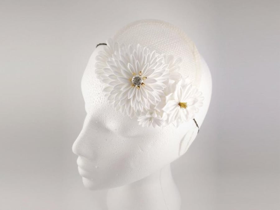 Agnes – White & Ivory Chrysanthemum Bridal Fascinator